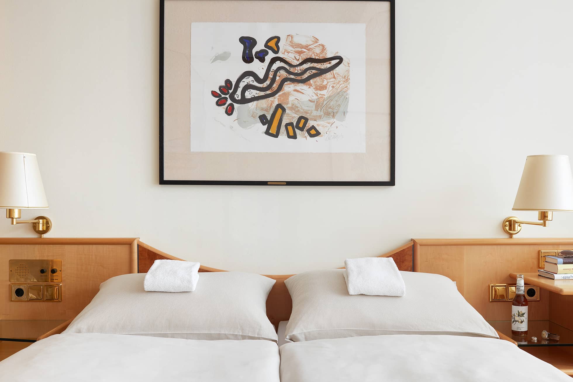 Living Hotel Grosser Kurfürst Allergikerzimmer Bett Bettansicht in einem Allergikerzimmer