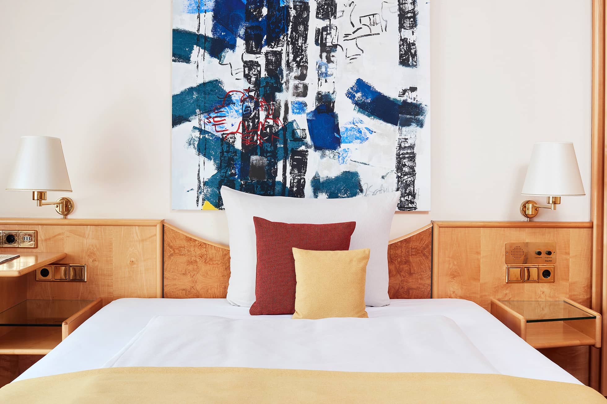Living Hotel Grosser Kurfürst Business Einzelbett Foto mit Blick auf ein Einzelbett