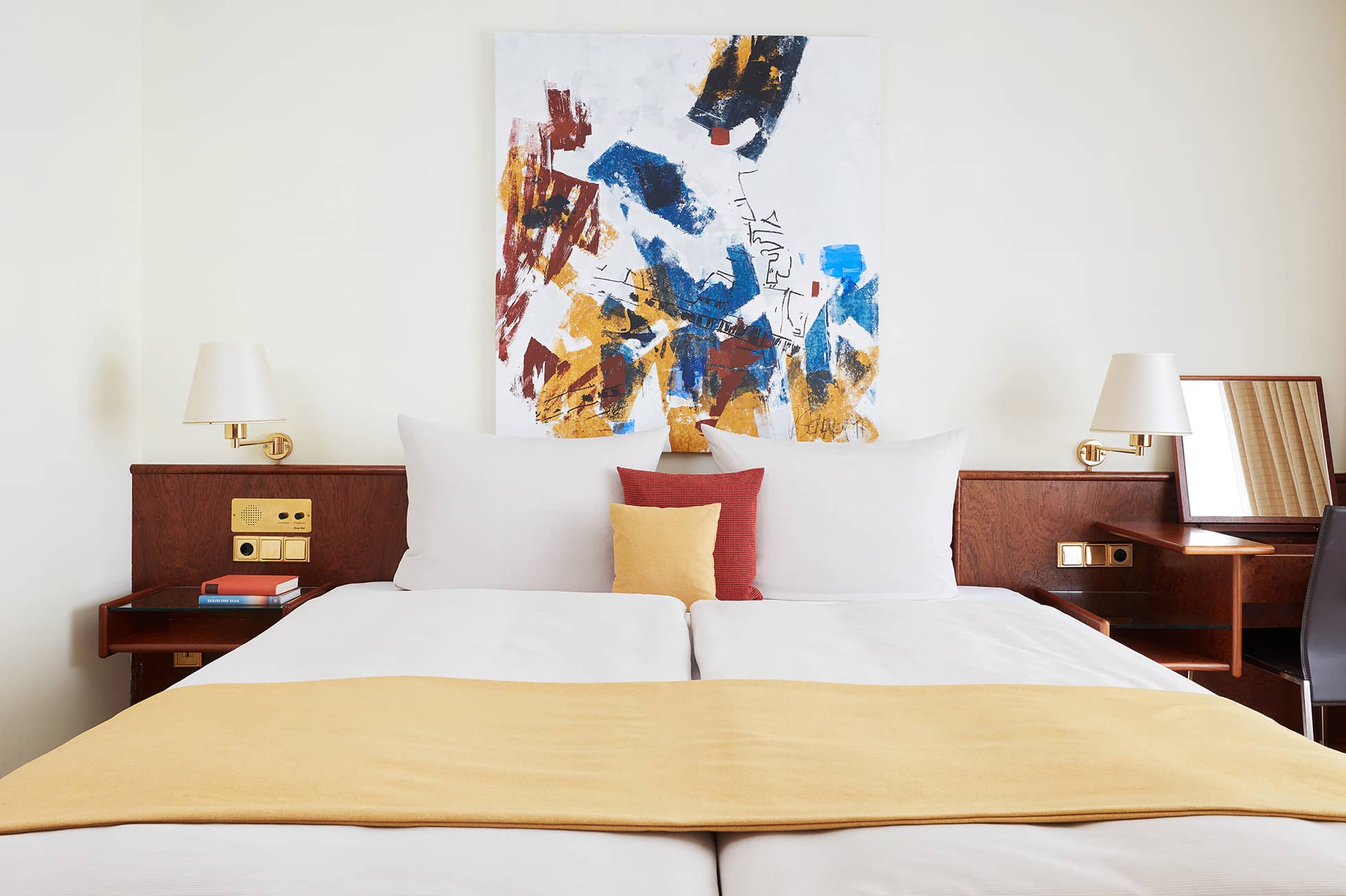Living Hotel Grosser Kurfürst Executive Doppelbett Doppelbett mit Nachttischen