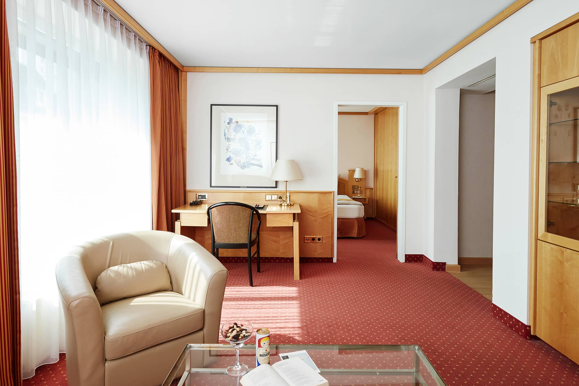 Living Hotel Grosser Kurfürst Superior Zimmers Wohnbereich Wohn- und Arbeitsbereich im Hotelzimmer