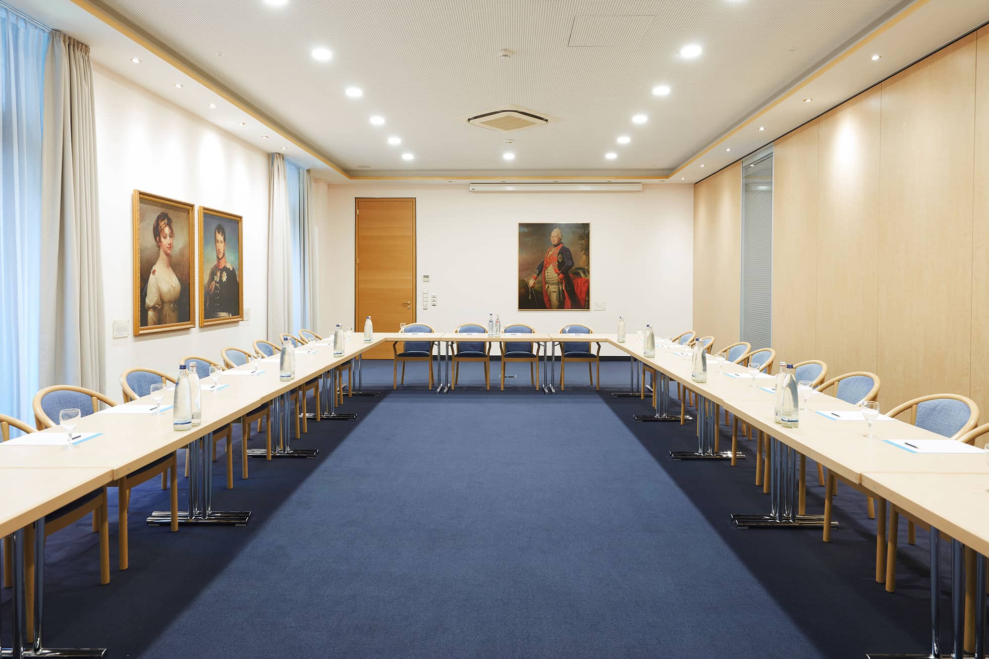 Living Hotel Weissensee Konferenzsaal Großer Konferenzraum mit viereckiger Tischaufstellung