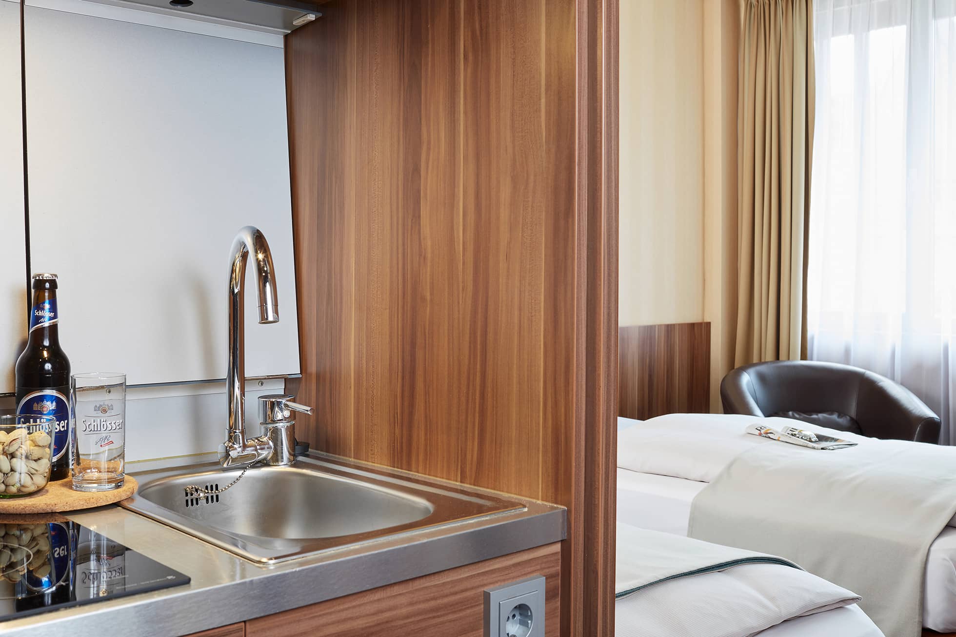Living Hotel Düsseldorf Business Plus Kitchenette Hotelzimmer mit Küche