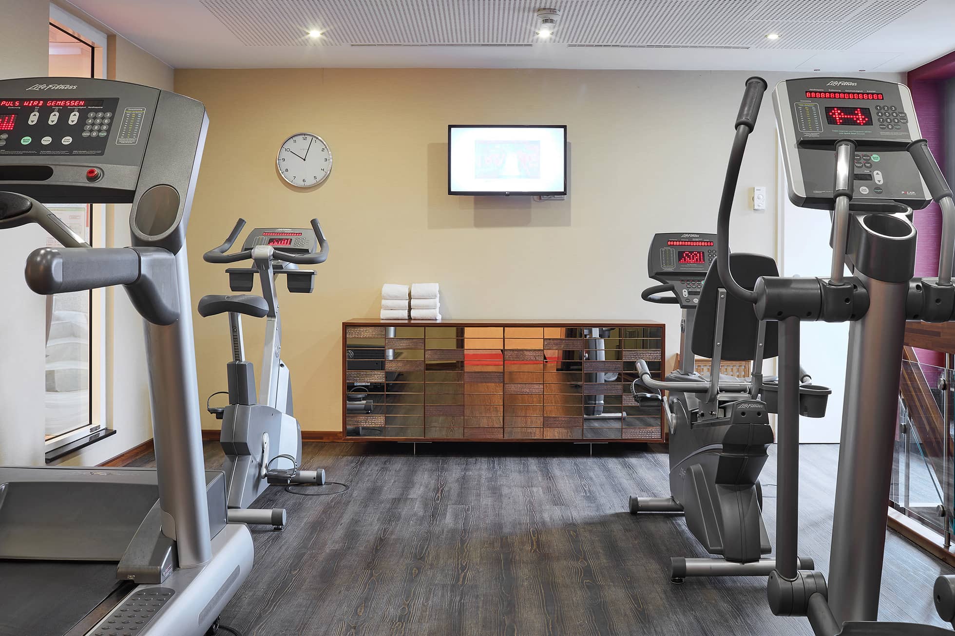 Living Hotel Düsseldorf Fitnessraum Verfügbare Geräte im Hotel