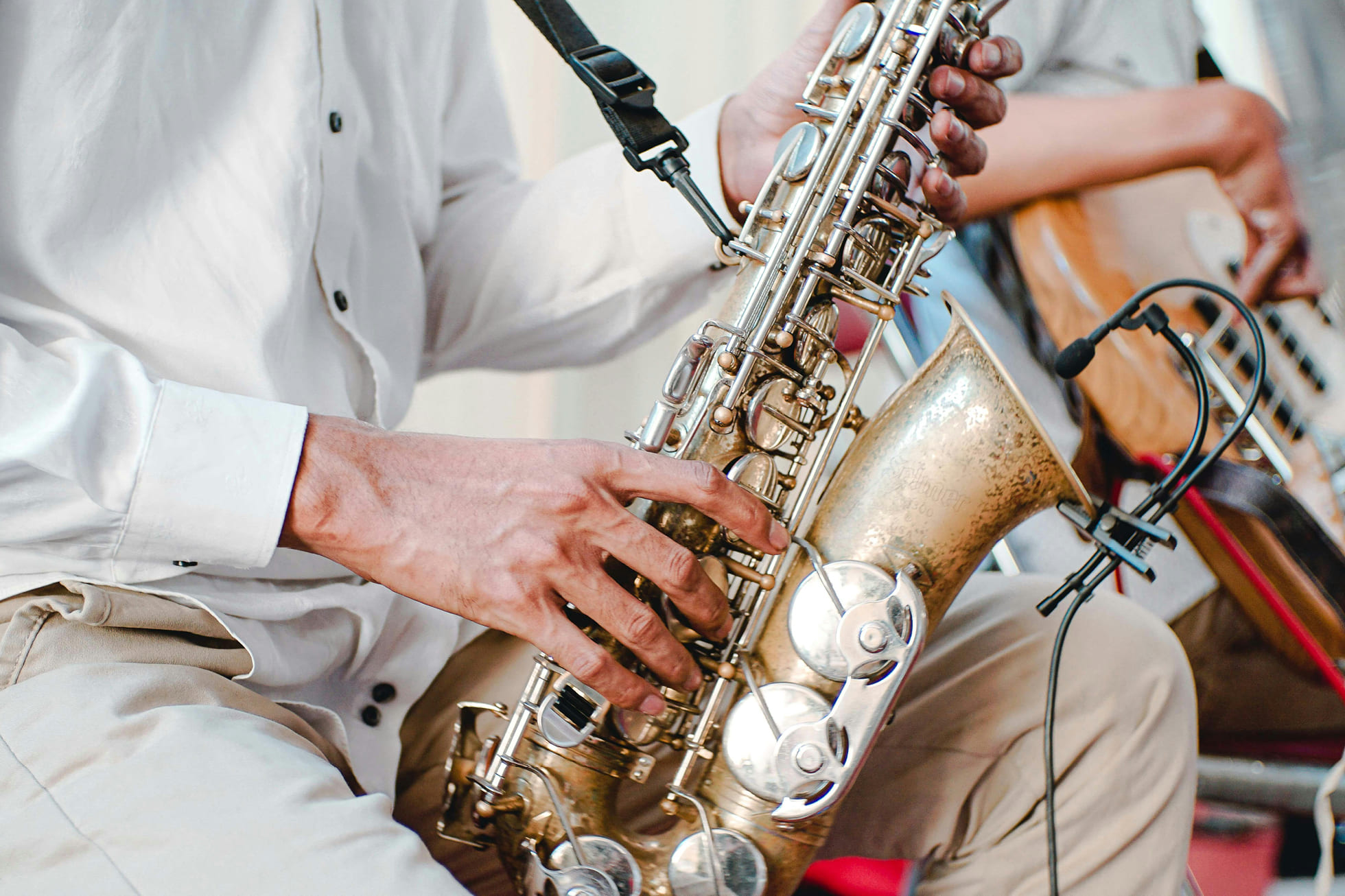 Jazz Rally Düsseldorf Saxophon Spieler spielt auf seinem Instrument