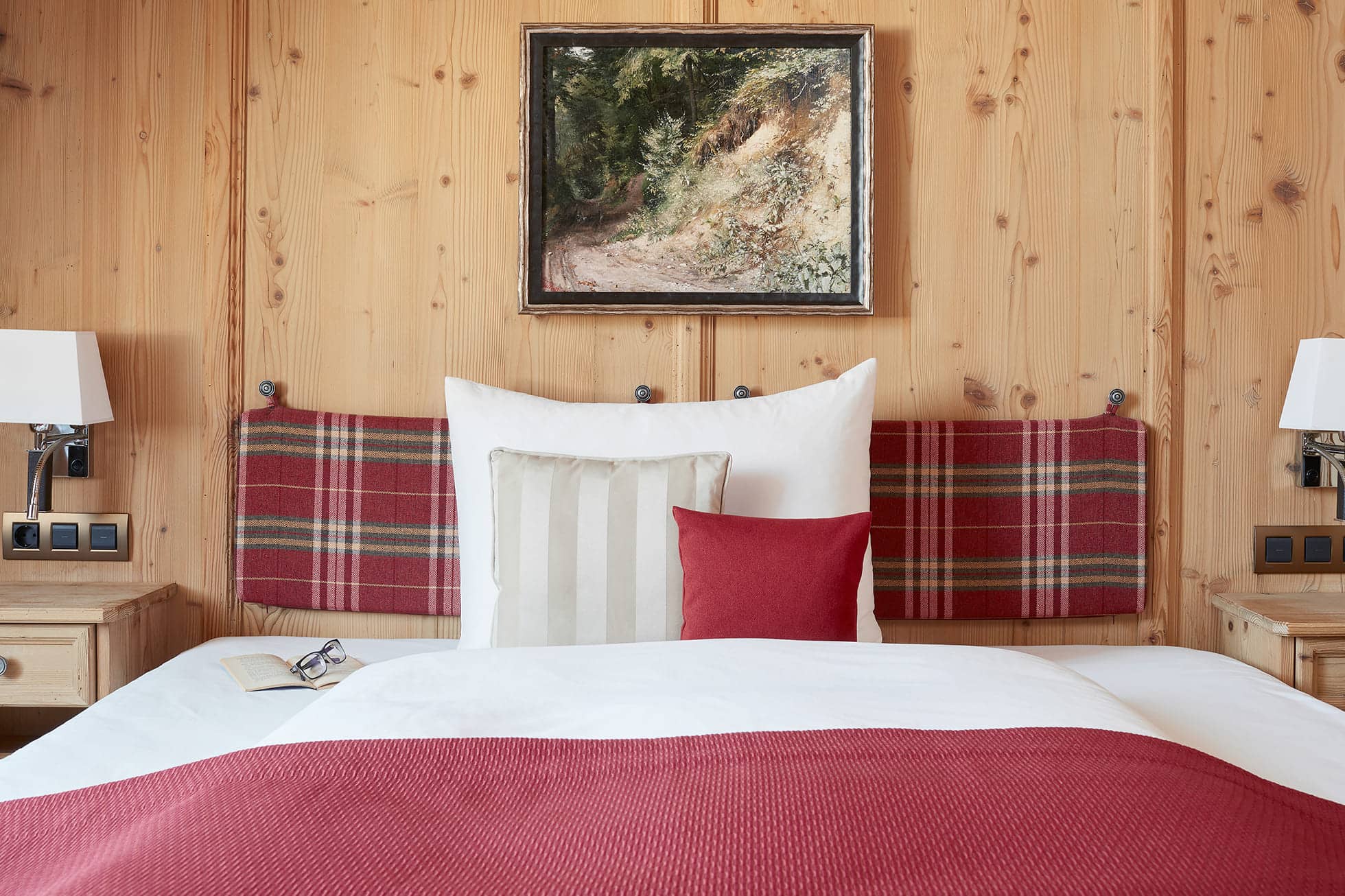Living Hotel De Medici Business Plus Bett Einzelzimmer mit Holzwand