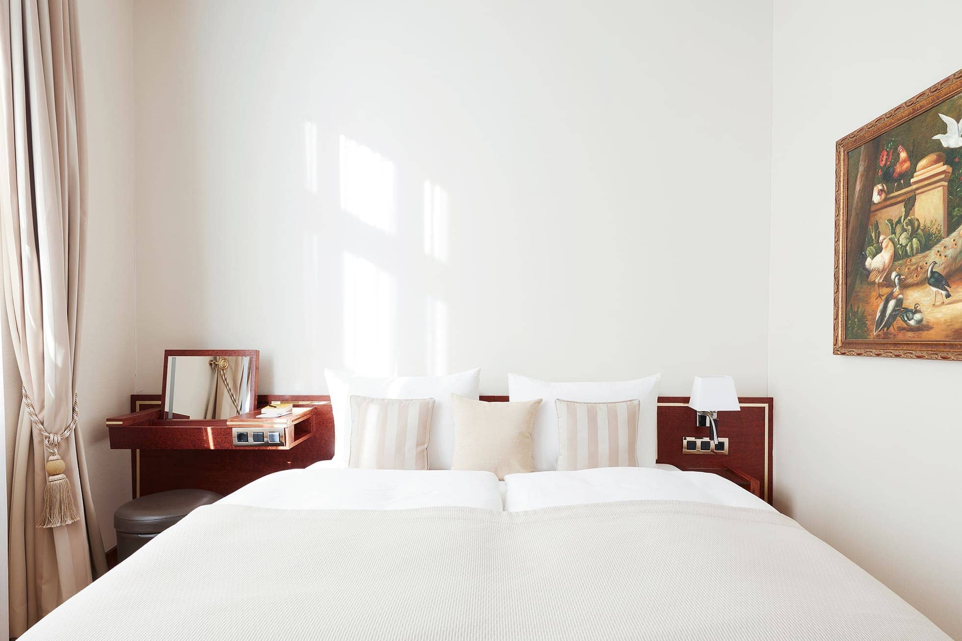 Living Hotel De Medici Business Plus Doppelbett Frontblick auf das Doppelbett in der Business Kategorie