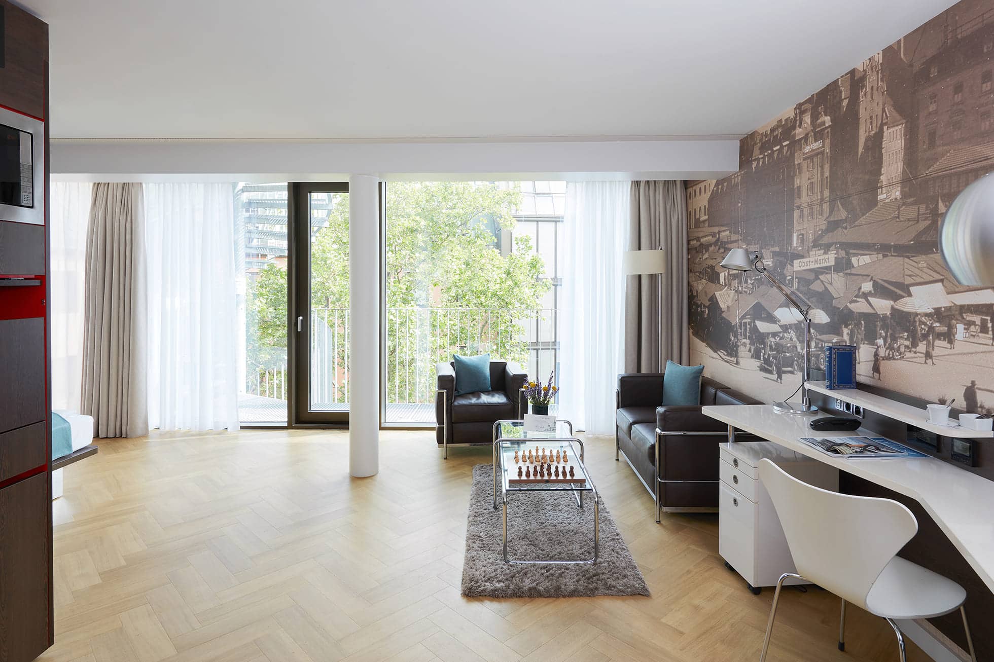 Living Hotel Das Viktualienmarkt Business Plus Arbeitsbereich Schreibtisch im Boutique Hotel in Zentrum von München