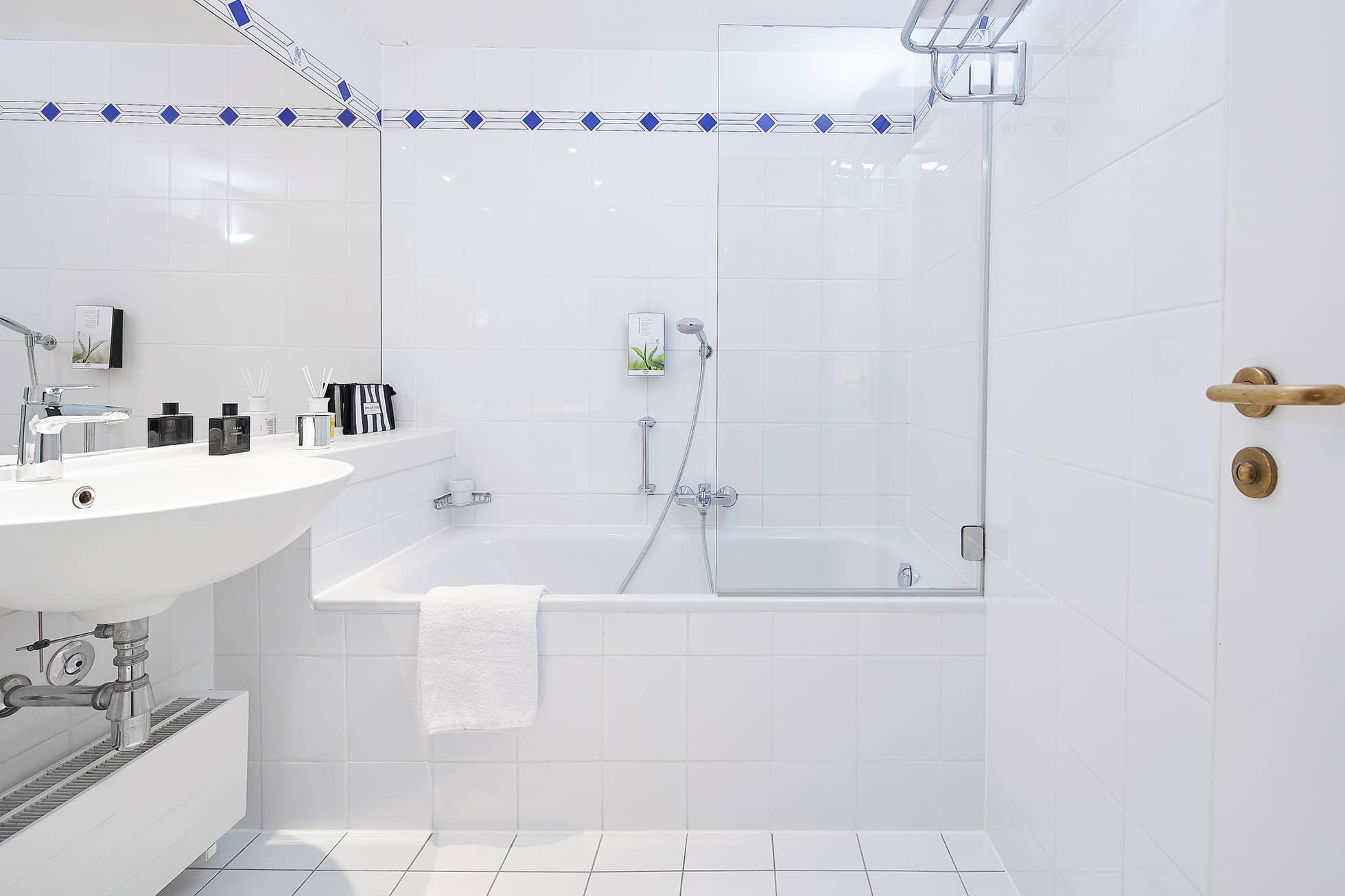 Living Hotel Prinzessin Elisabeth Badezimmer Badezimmer mit Badewanne