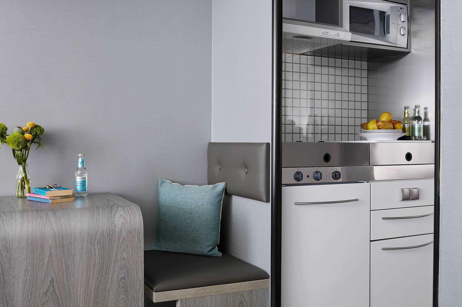Living Hotel am Deutschen Museum Doppel Plus Kitchenette Moderne Küche mit Obstschale