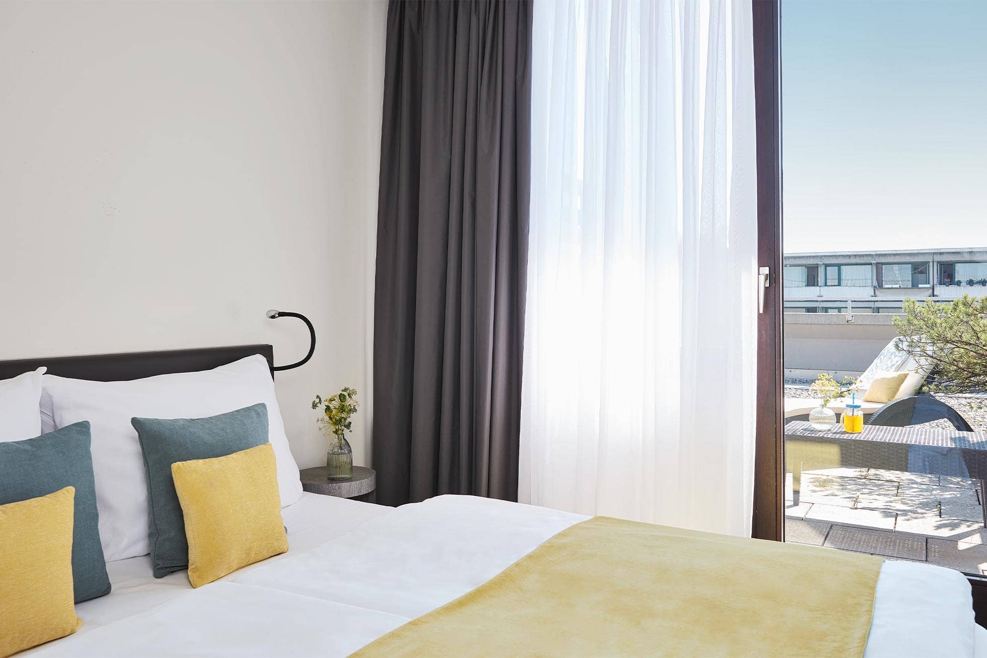 Superior Maisonette Bett mit Ausblick auf den Balkon