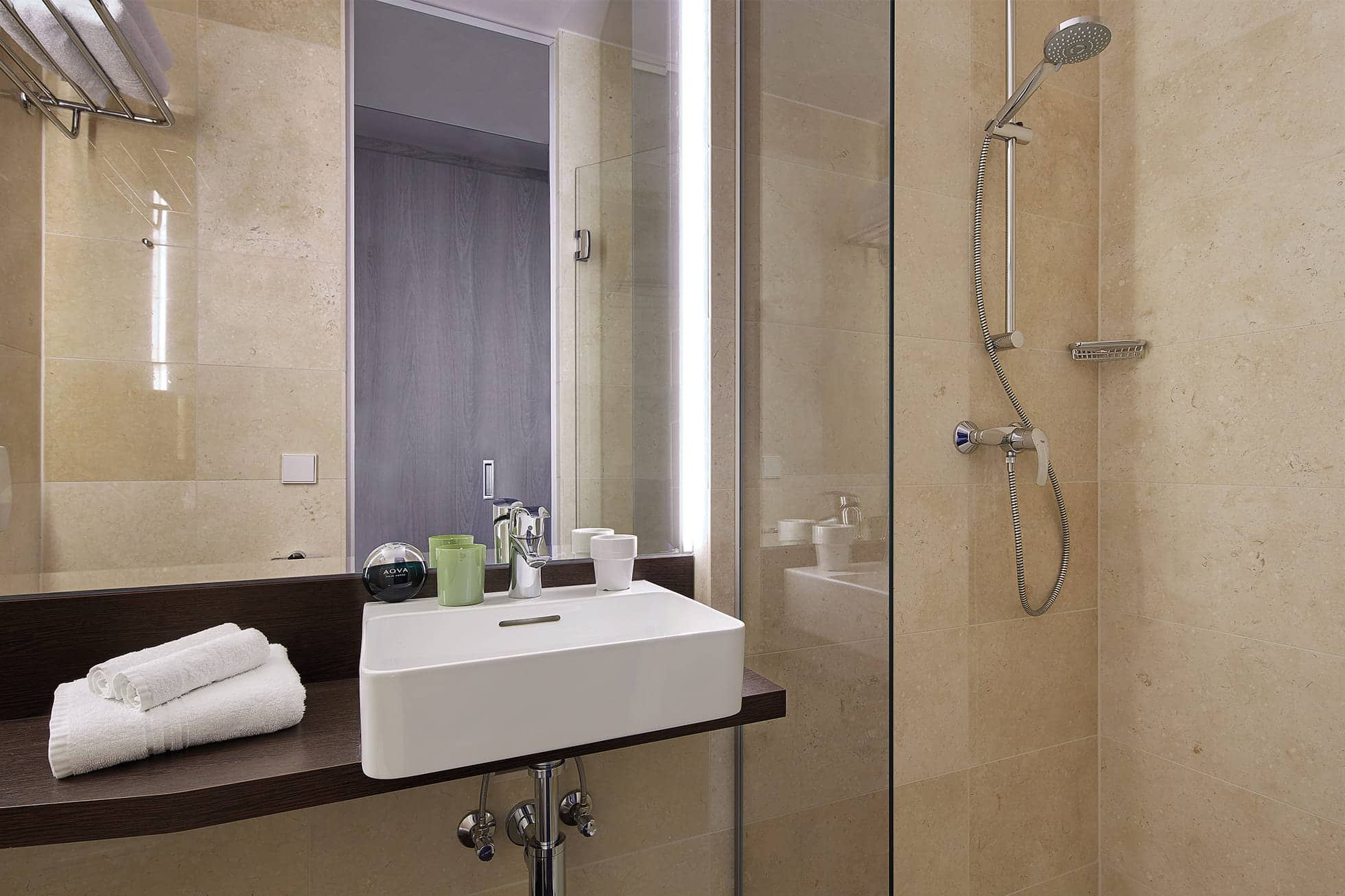 Living Hotel am Olympiapark Doppel Badezimmer Badezimmer mit Regendusche