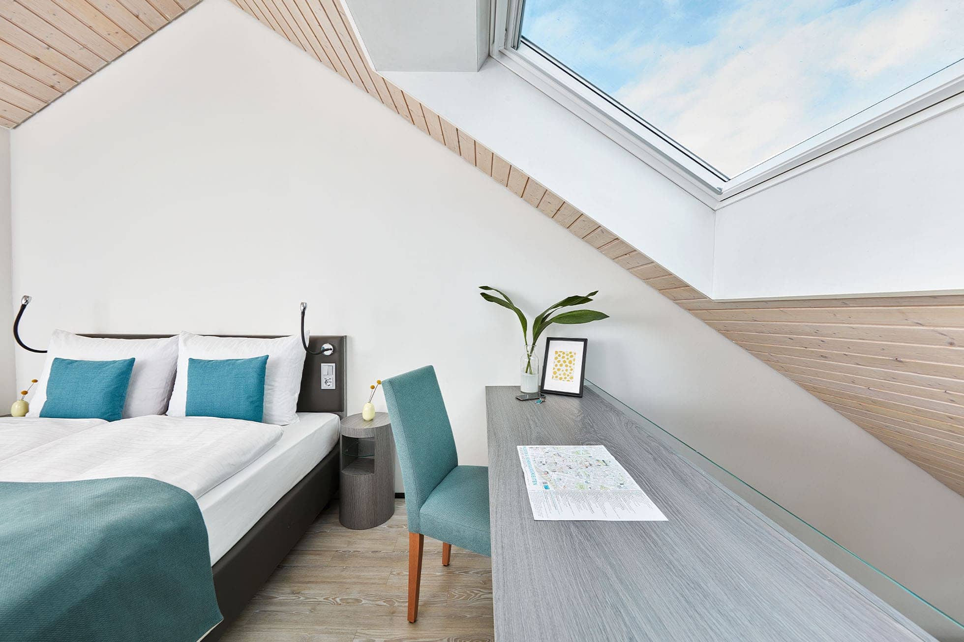 Living Hotel Nürnberg Maisonette Plus Kitchenette Küche und Regenschirm