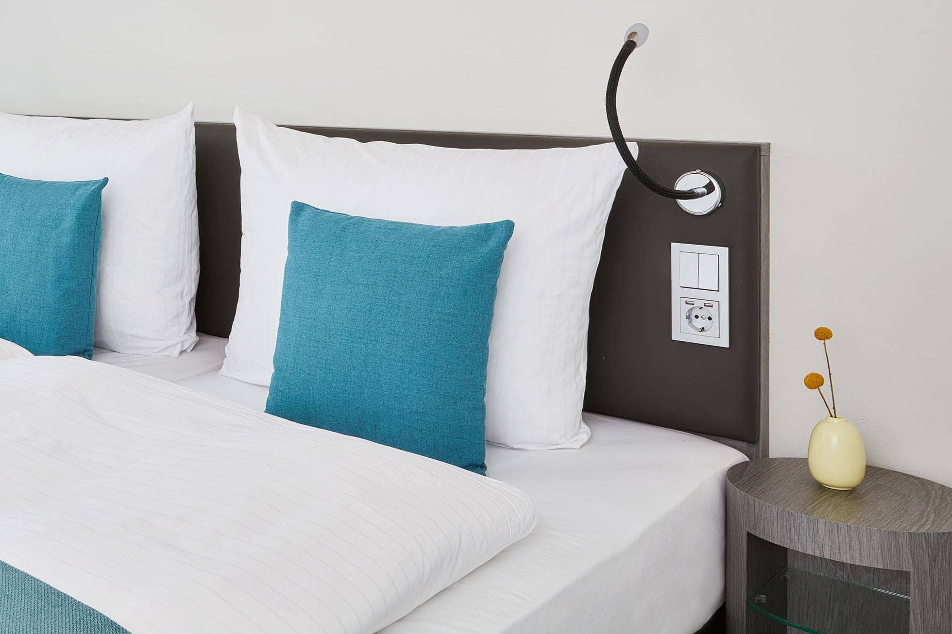 Living Hotel Nürnberg Maisonette Plus Arbeitsbereich Modern eingerichteter Arbeits- und Schlafbereich