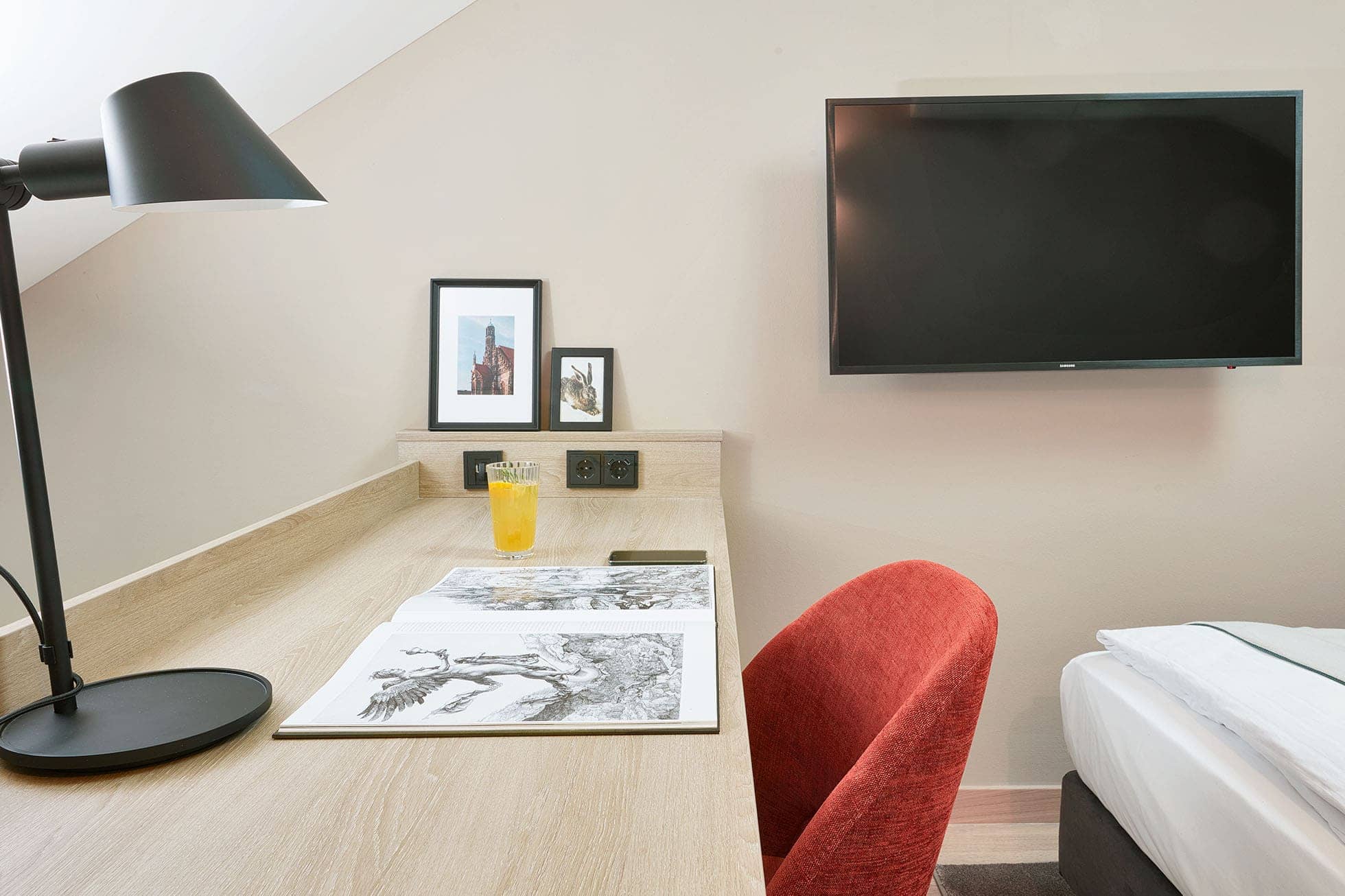 Living Hotel Nürnberg Maisonette Superior Treppe Treppe zum zweiten Stock des Hotelzimmers