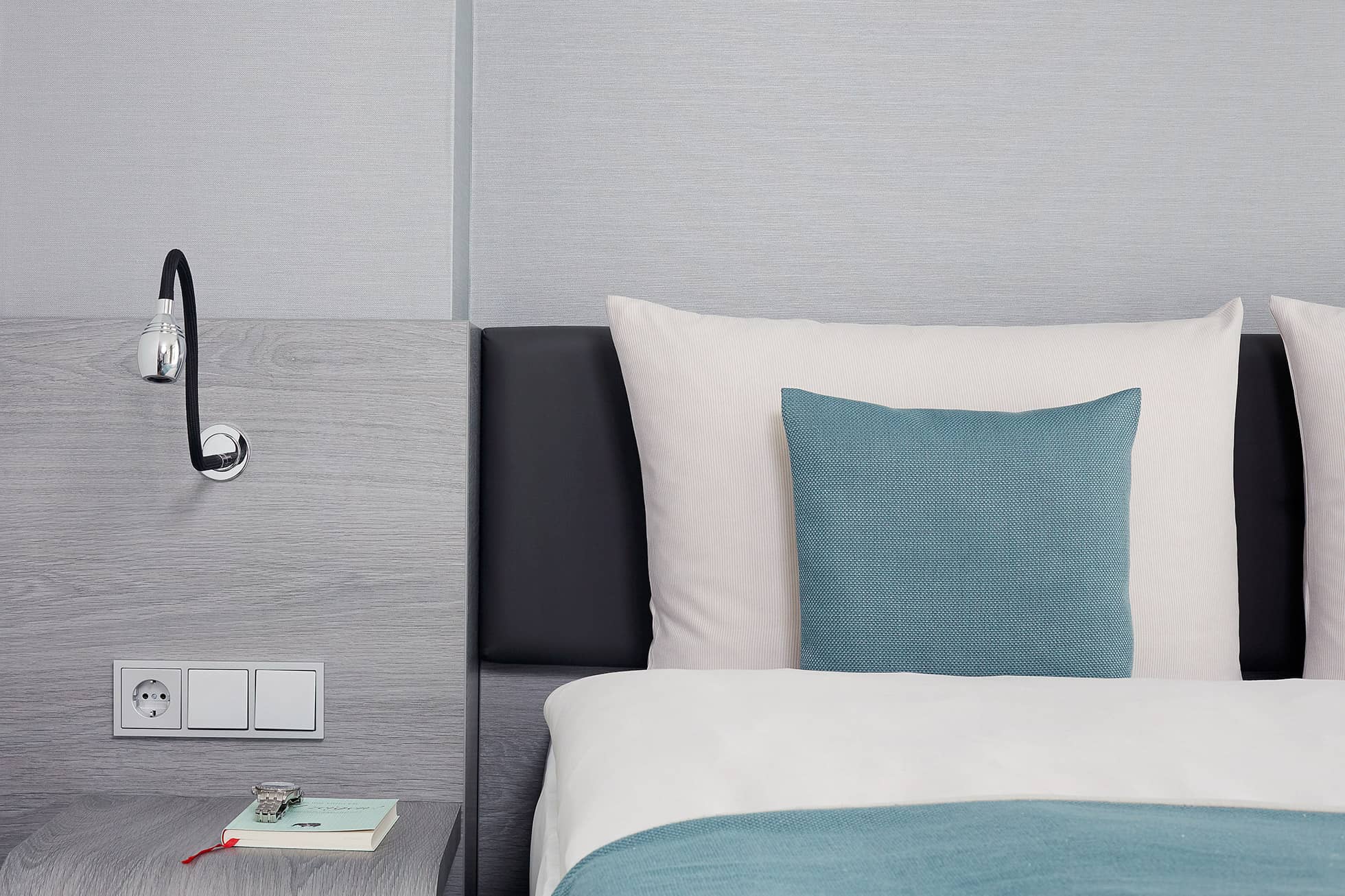Living Hotel Nürnberg Superior Plus Doppelbett Doppelbett mit Nachttisch