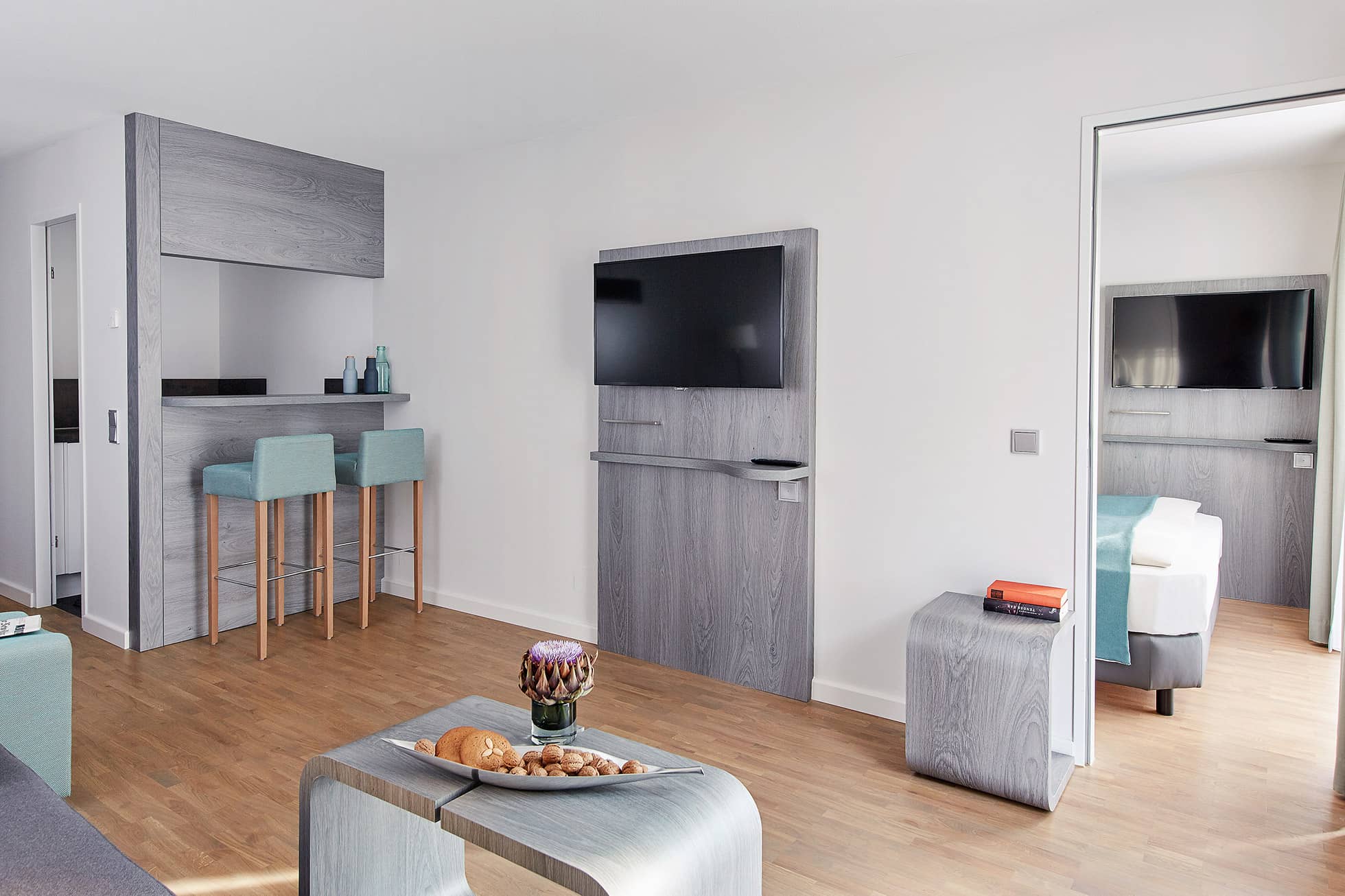 Living Hotel Nürnberg Superior Plus Apartmentzimmer Wohnbereich mit Bartresen