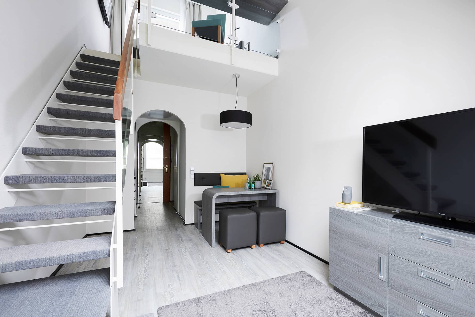 Living Hotel Wien Longstay Maisonette mit Kitchenette und Essbereich und Schlafbereich oben
