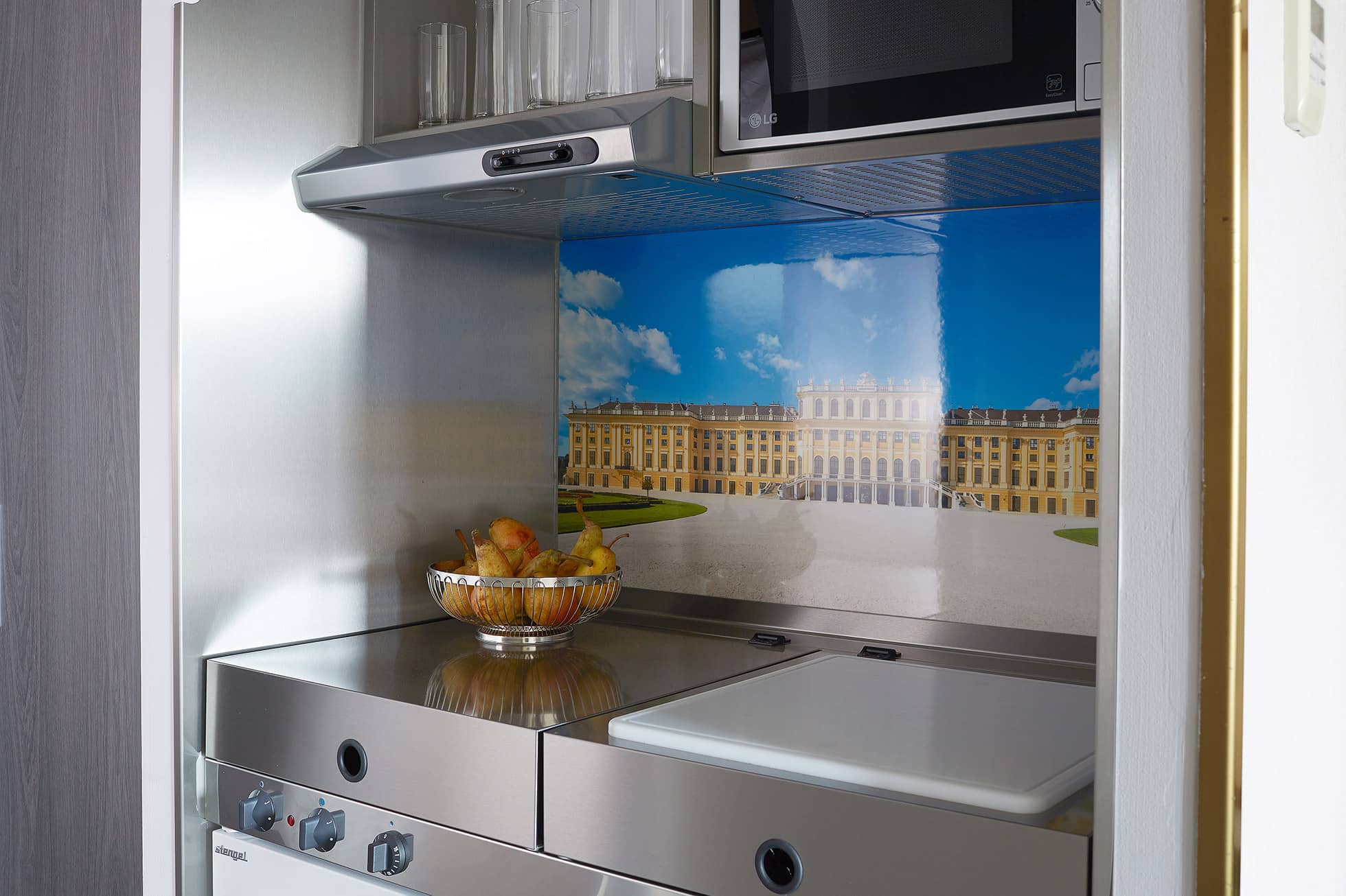 Living Hotel Kaiser Franz Joseph Business Plus Kitchenette Küche im Hotelzimmer in Wien